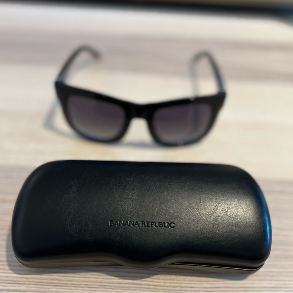 Banana Republic OS RectangleS, Acetate, Black - Picture 7 of 7